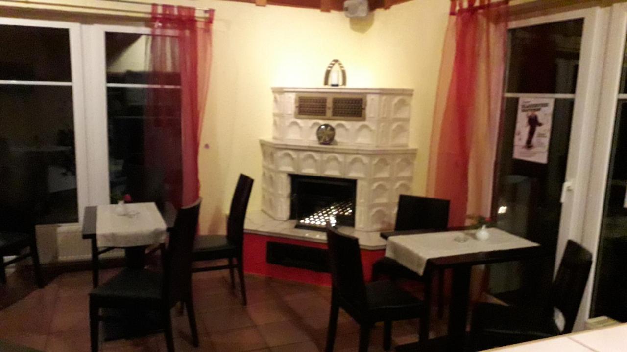 Hotel Rosengarten Leipzig-Naunhof エクステリア 写真